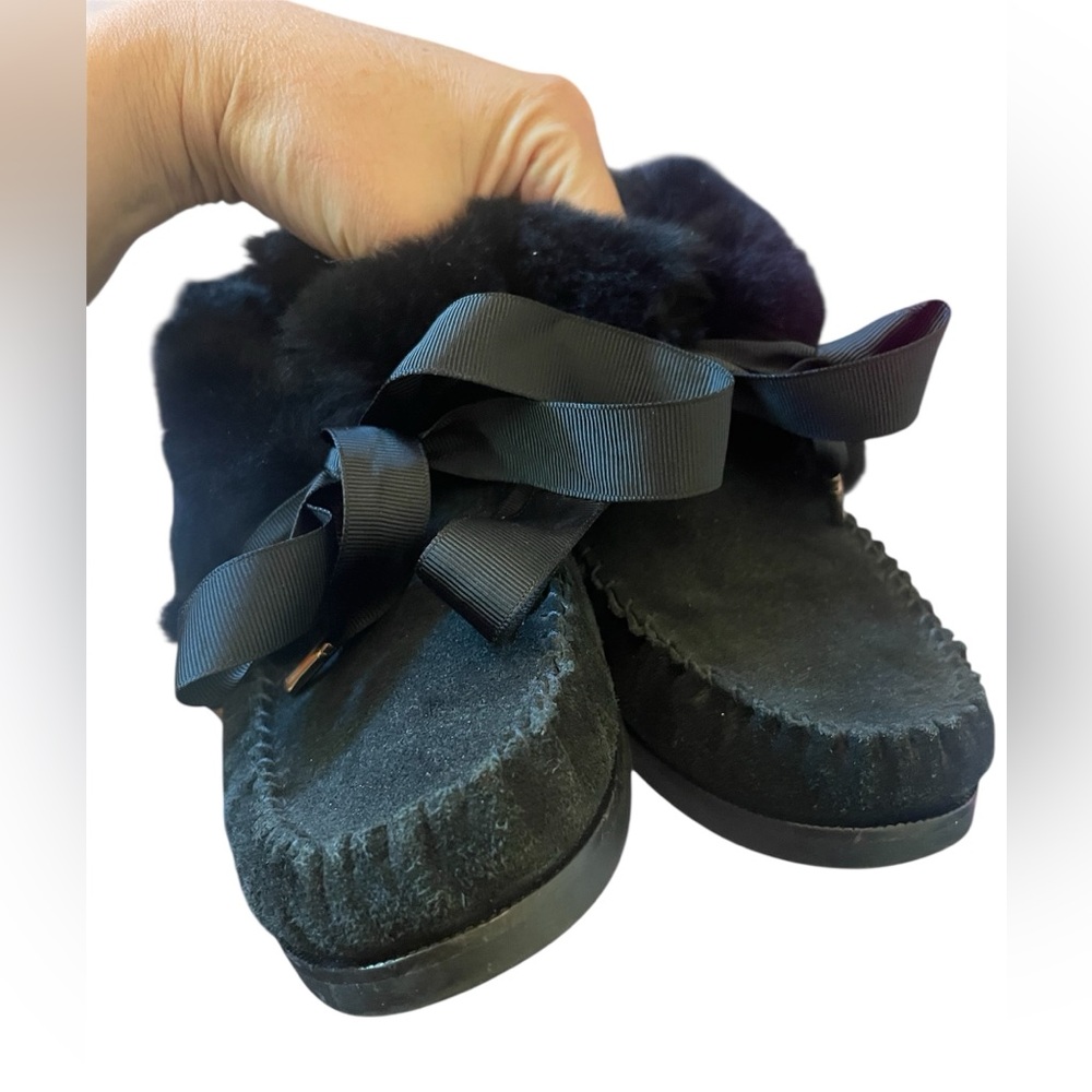 Tory Burch Aberdeen Suede Shearling
Bow Logo Slippers Black